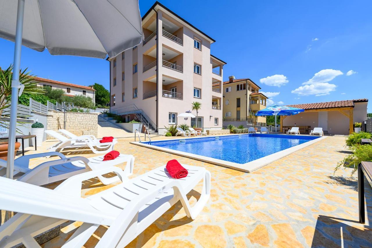 Stancija Amorozo 5 Porec Exterior photo