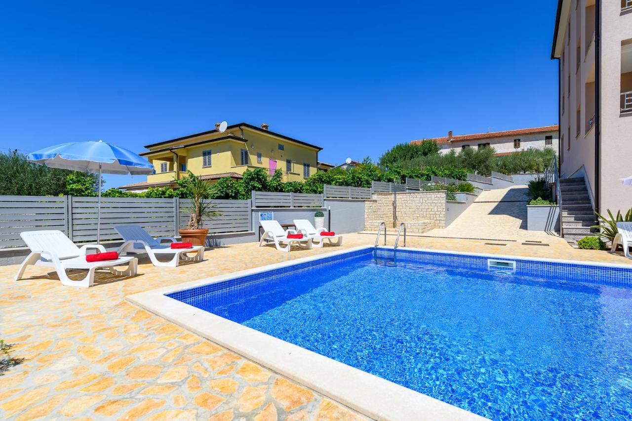 Stancija Amorozo 5 Porec Exterior photo